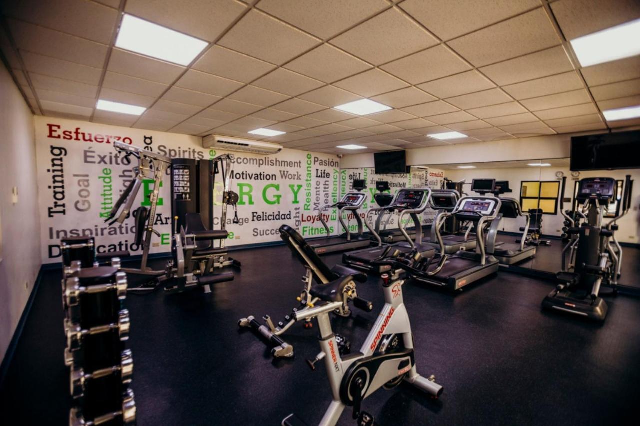 Hotel Araiza Mexicali Exteriér fotografie The gym at the hotel